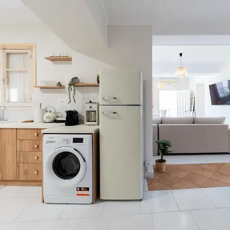 Joyful Secret Garden House By 8essentially ハニア