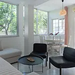 Joyful Secret Garden Downtown By 8essentially *