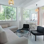 Joyful Secret Garden Downtown By 8essentially