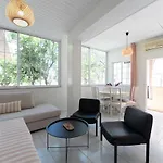 Joyful Secret Garden Downtown By 8essentially