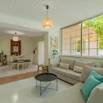 Joyful Secret Garden Downtown By 8essentially Holiday home