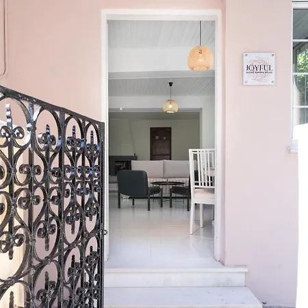 Tatil Evi Joyful Secret Garden Downtown By 8essentially