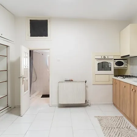 Joyful Secret Garden House By 8essentially 度假居