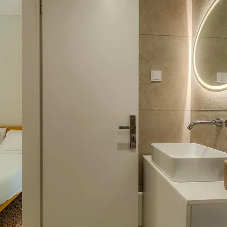 Joyful Secret Garden Downtown By 8essentially Ferienhaus
