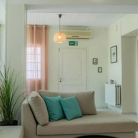 Joyful Secret Garden Downtown By 8essentially