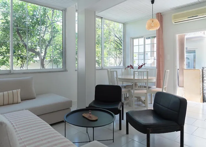 Joyful Secret Garden Downtown By 8essentially *