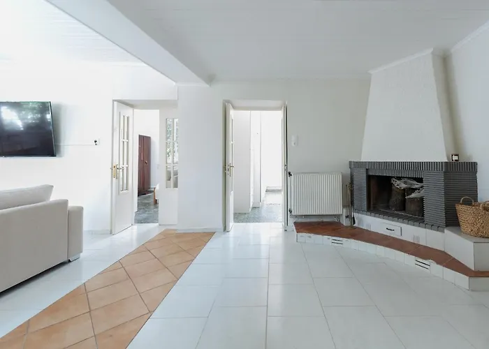 Joyful Secret Garden Downtown By 8essentially * La Canea