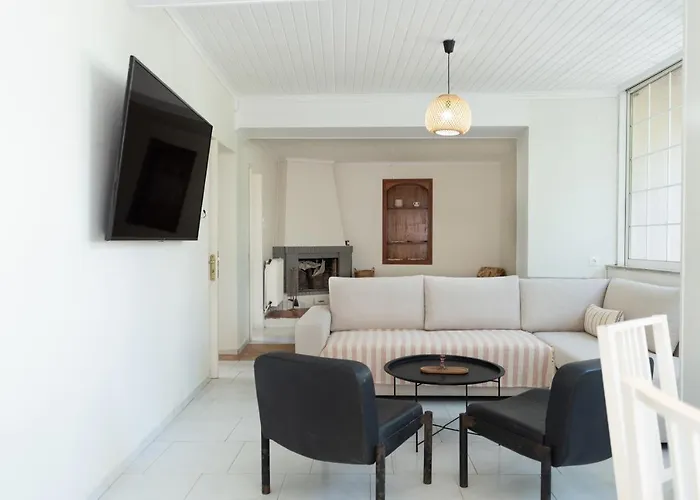 Joyful Secret Garden Downtown By 8essentially La Canea