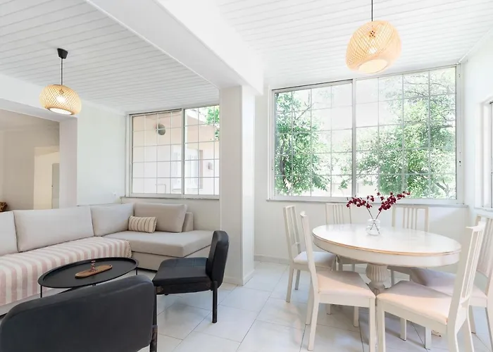 Joyful Secret Garden Downtown By 8essentially Casa vacanze