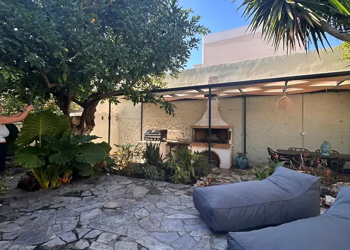 Joyful Secret Garden Downtown By 8essentially *