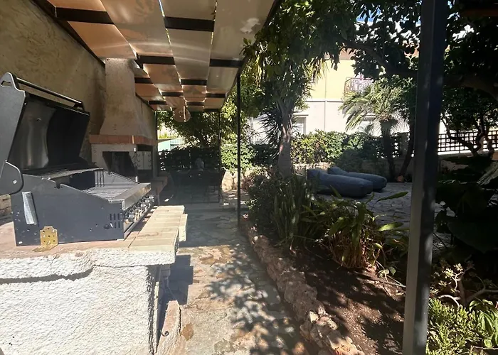 Joyful Secret Garden Downtown By 8essentially La Canea