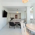 Joyful Secret Garden Downtown By 8essentially