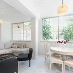 Joyful Secret Garden Downtown By 8essentially Feriehus