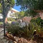 Feriehus Joyful Secret Garden Downtown By 8essentially