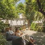 Joyful Secret Garden Downtown By 8essentially Ferienhaus