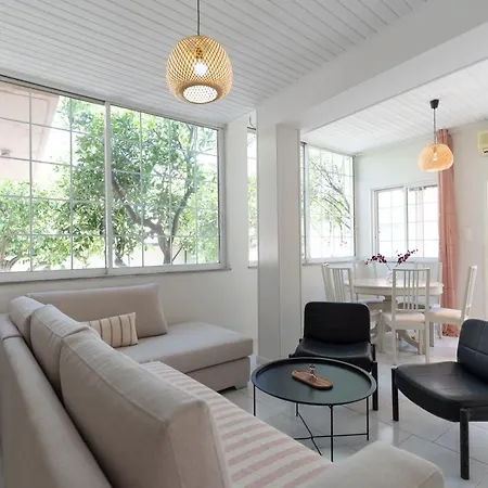 Joyful Secret Garden House 하니아