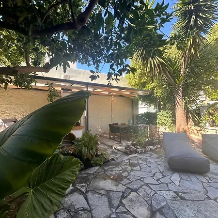 Vakantiehuis Joyful Secret Garden House *