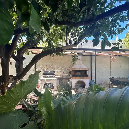 Joyful Secret Garden House Vakantiehuis