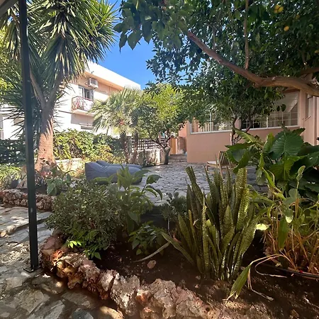 Vakantiehuis Joyful Secret Garden House