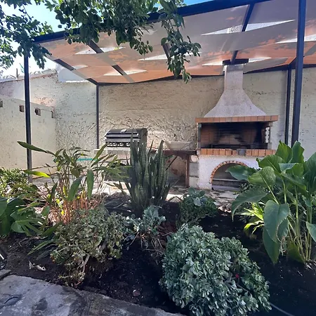 Vakantiehuis Joyful Secret Garden House *