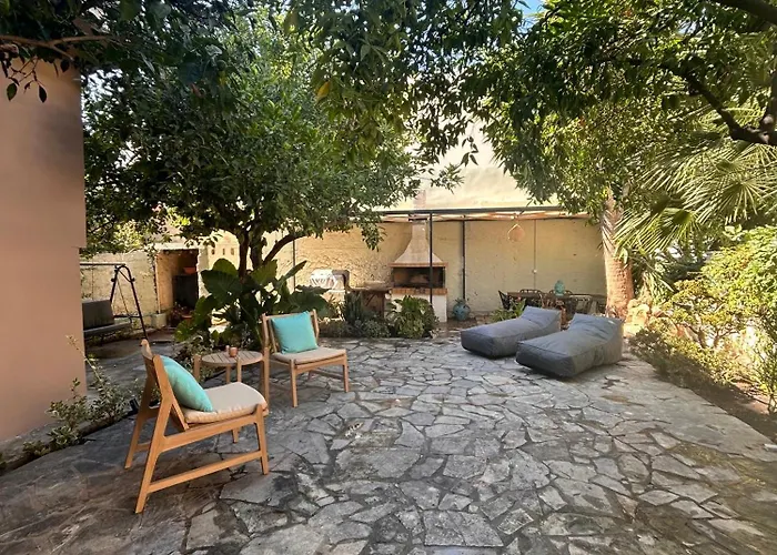 Joyful Secret Garden Downtown By 8essentially Dom wakacyjny Chania (Crete)