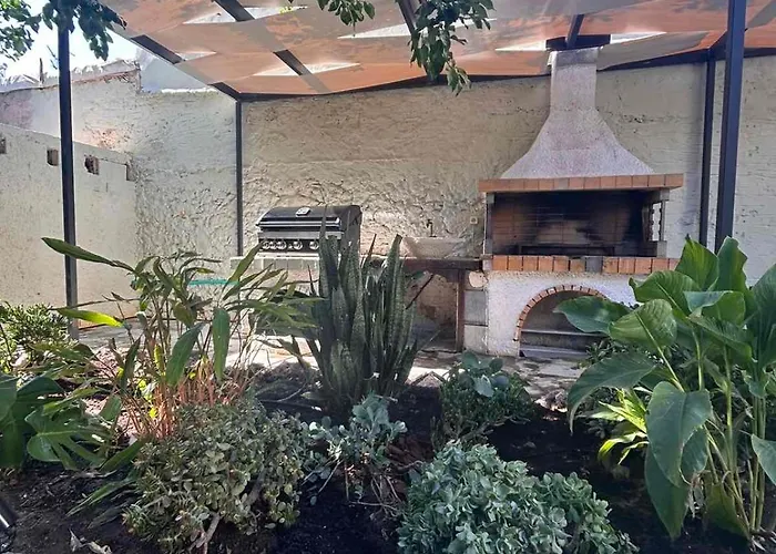 Joyful Secret Garden Downtown By 8essentially